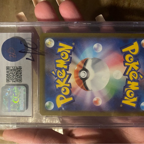 Graded Pokémon card - Picture 2 of 2